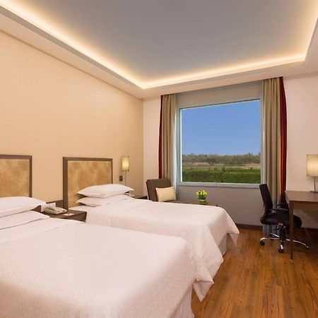 Four Points By Sheraton New Delhi, Airport Highway Exteriér fotografie