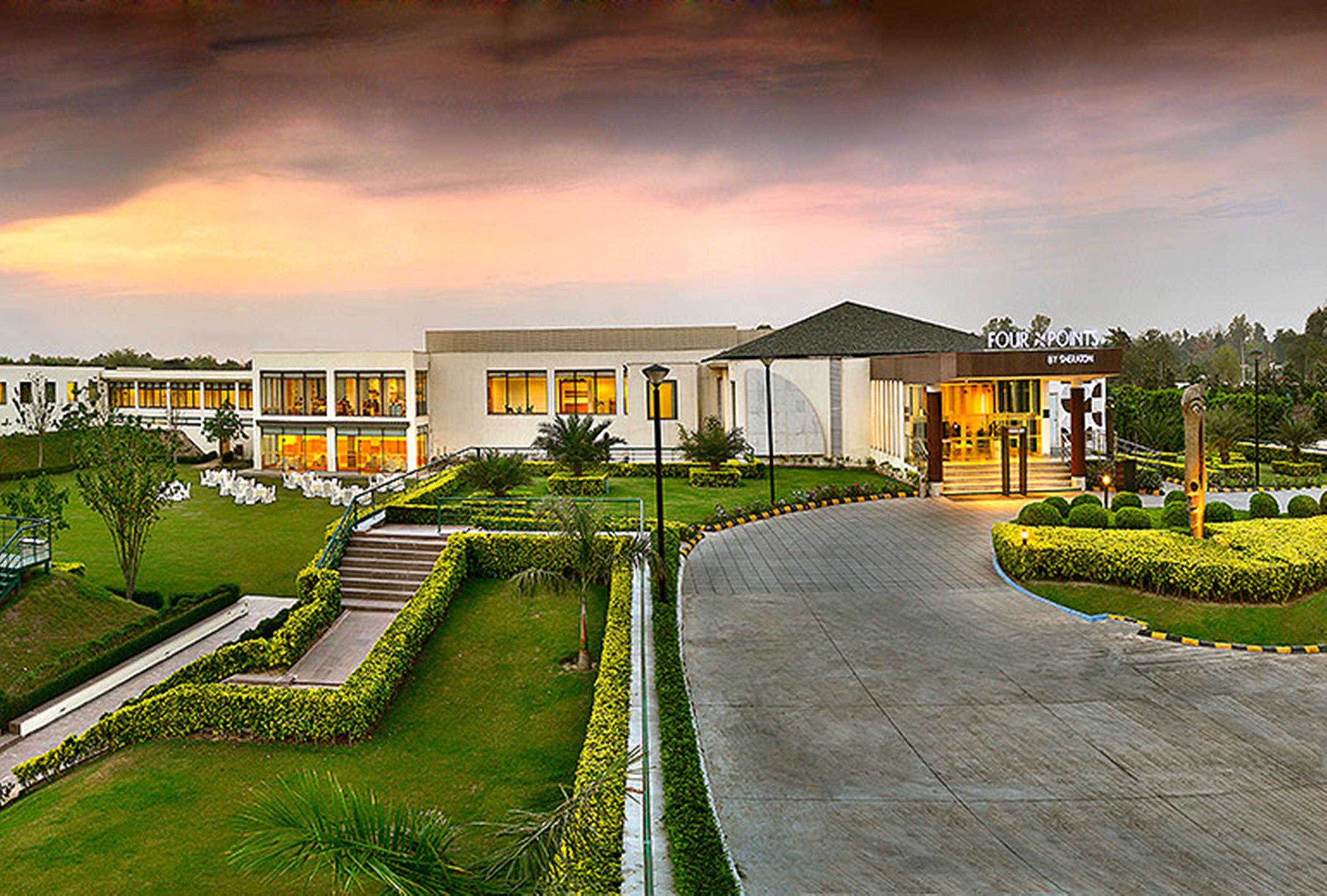 Four Points By Sheraton New Delhi, Airport Highway Exteriér fotografie